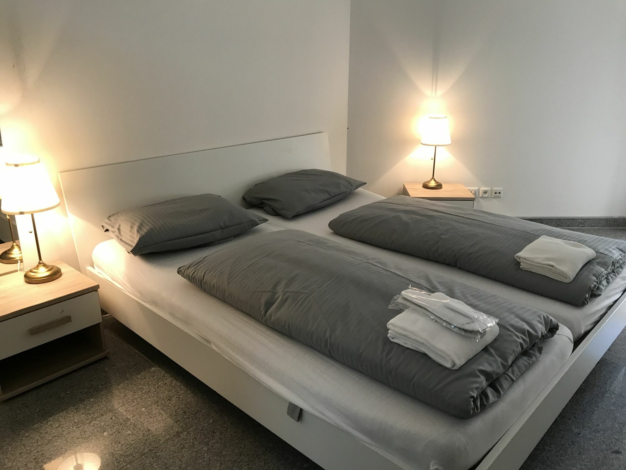 Ferienwohnung Kn Kahtan Boarding House München Exterior foto